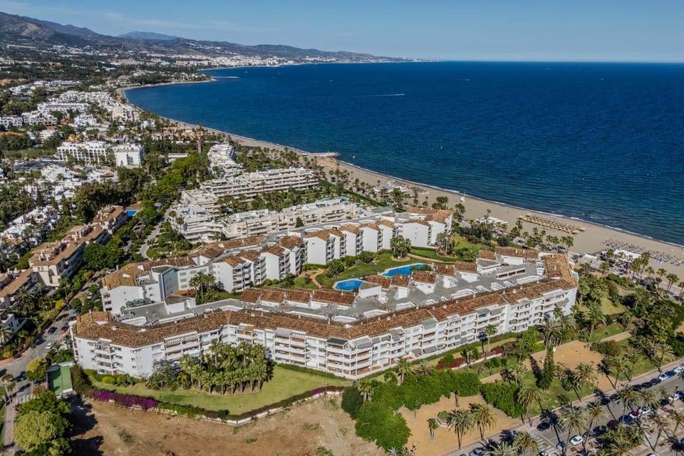 New Renovated Front Line Beach Playa Rocio Puerto Banus Apartment in Marbella