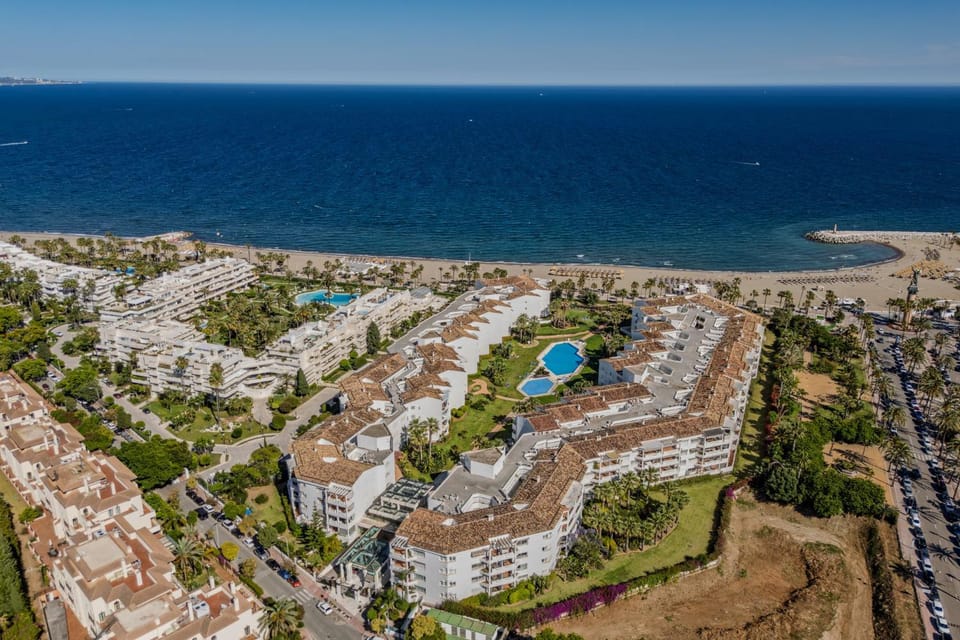 New Renovated Front Line Beach Playa Rocio Puerto Banus Apartment in Marbella