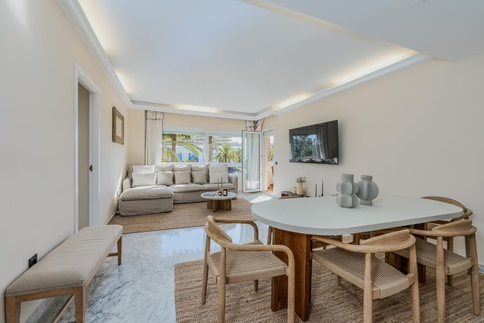 New Renovated Front Line Beach Playa Rocio Puerto Banus Apartment in Marbella