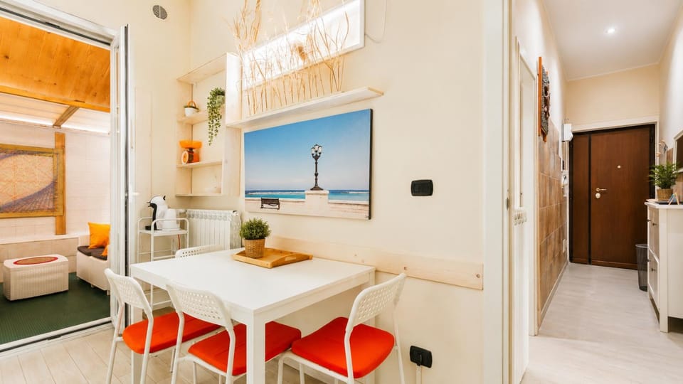 Kitchen or kitchenette, Living room, Seating area, Dining area