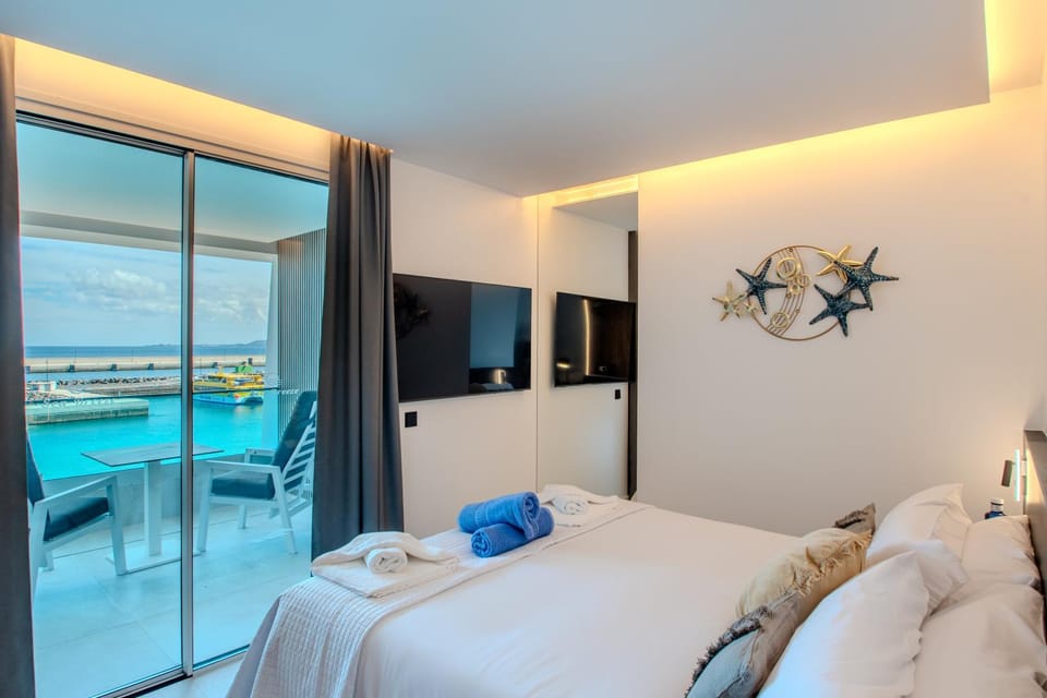 Bed, TV and multimedia