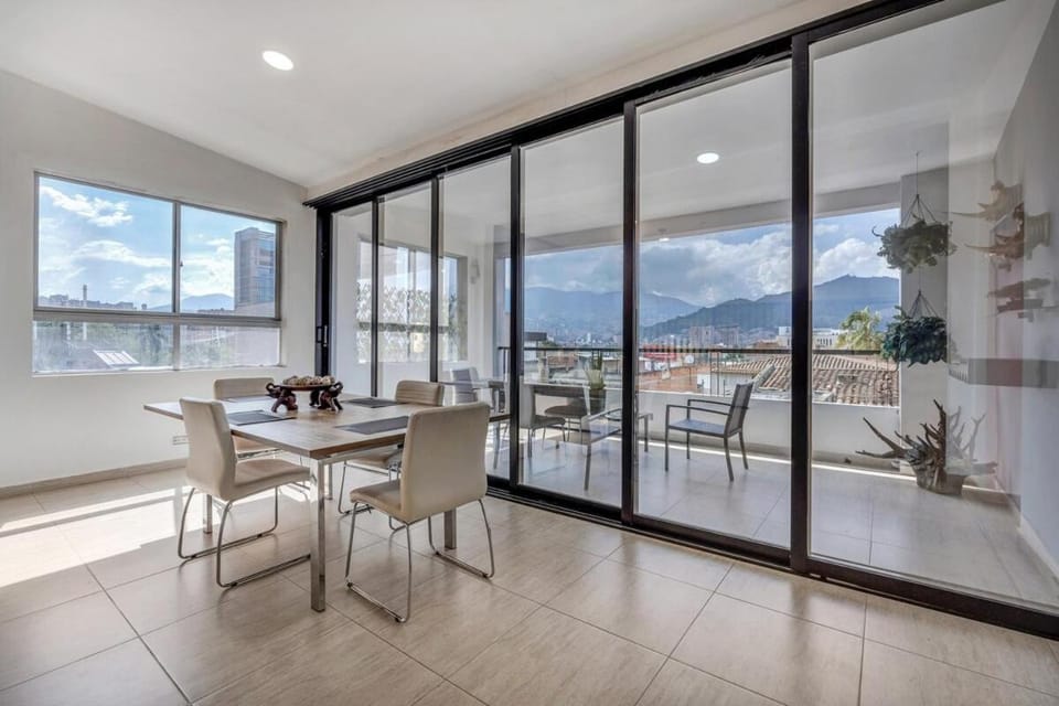 Day, Natural landscape, Balcony/Terrace, Dining area