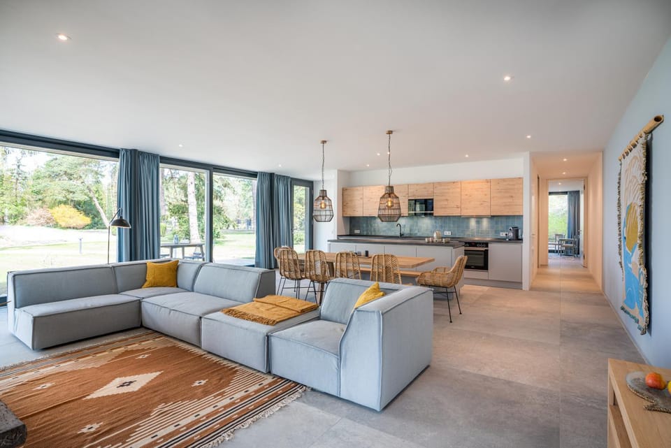 Kitchen or kitchenette, Living room, Seating area, Dining area, Facility for disabled guests