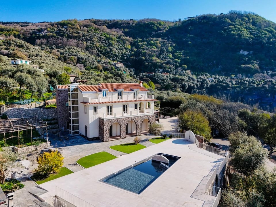 Property building, Day, Bird's eye view, Mountain view