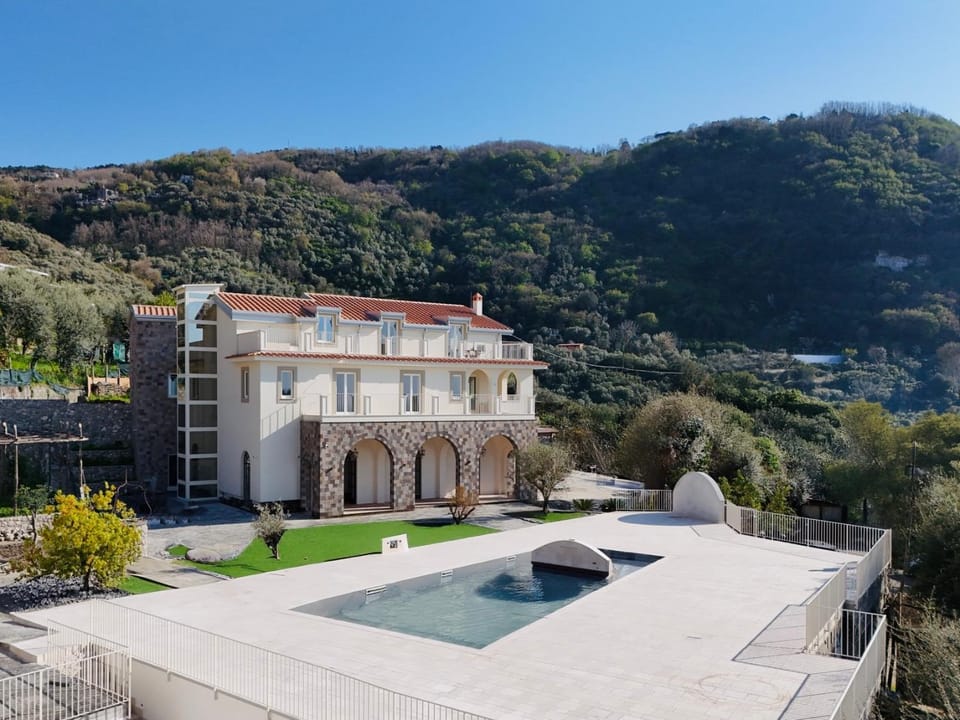 Property building, Day, Neighbourhood, Natural landscape, Mountain view, Pool view, Swimming pool