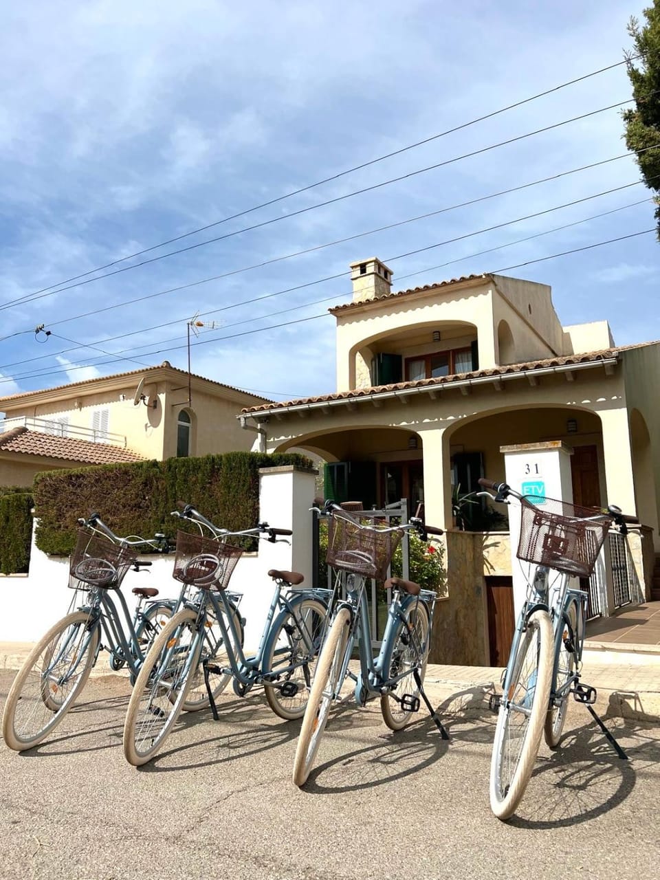 Property building, Facade/entrance, Day, Activities, Cycling, Cycling