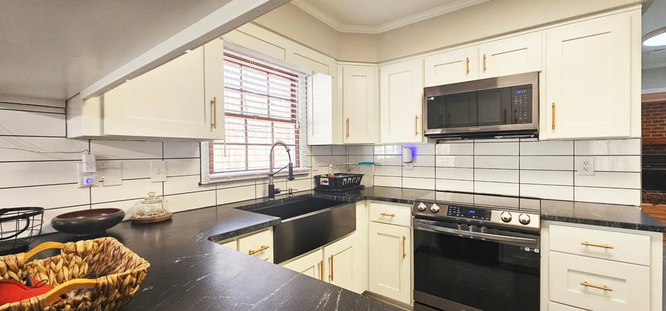 Kitchen or kitchenette, oven, stove
