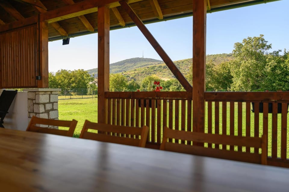 Patio, Mountain view, Inner courtyard view