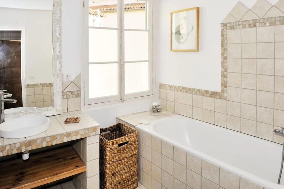 Stunning 3BR Full Ocean View - Town Center Menton Apartment in Menton