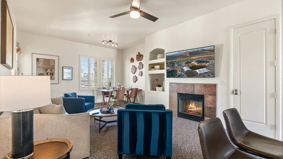 LV250 Upstairs 2 BDR Condo with Private Balcony Apartment in Indian Wells