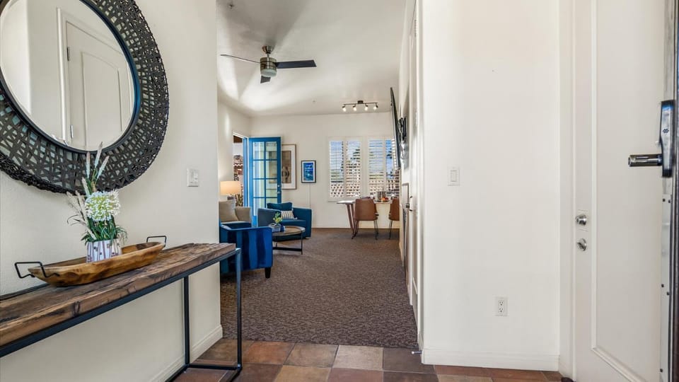 LV250 Upstairs 2 BDR Condo with Private Balcony Apartment in Indian Wells
