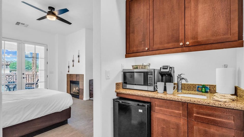 LV354 Upstairs 3 Bedroom Legacy Villa Apartment in Indian Wells