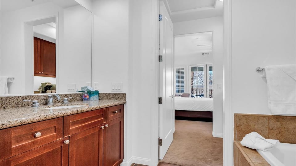 LV354 Upstairs 3 Bedroom Legacy Villa Apartment in Indian Wells