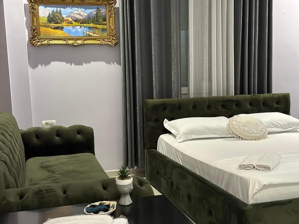 Bed, Seating area