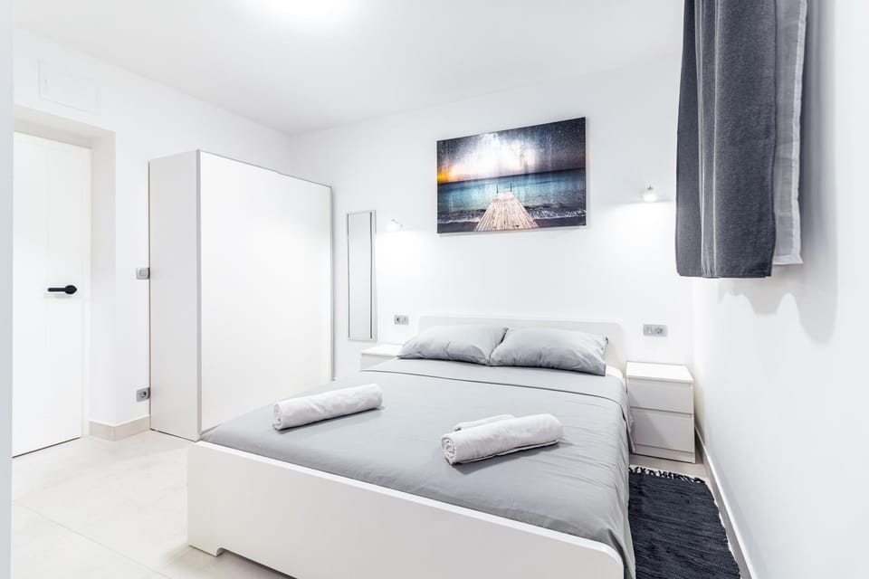 Elegance Split Rooms Apartment in Split