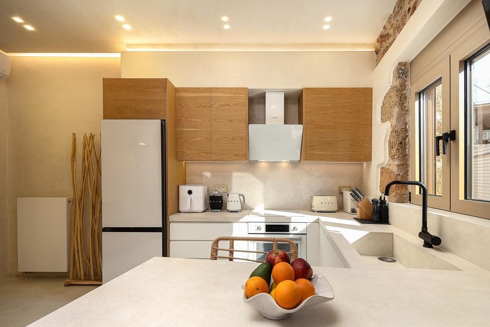 Photo of the whole room, Dining area, oven, stove