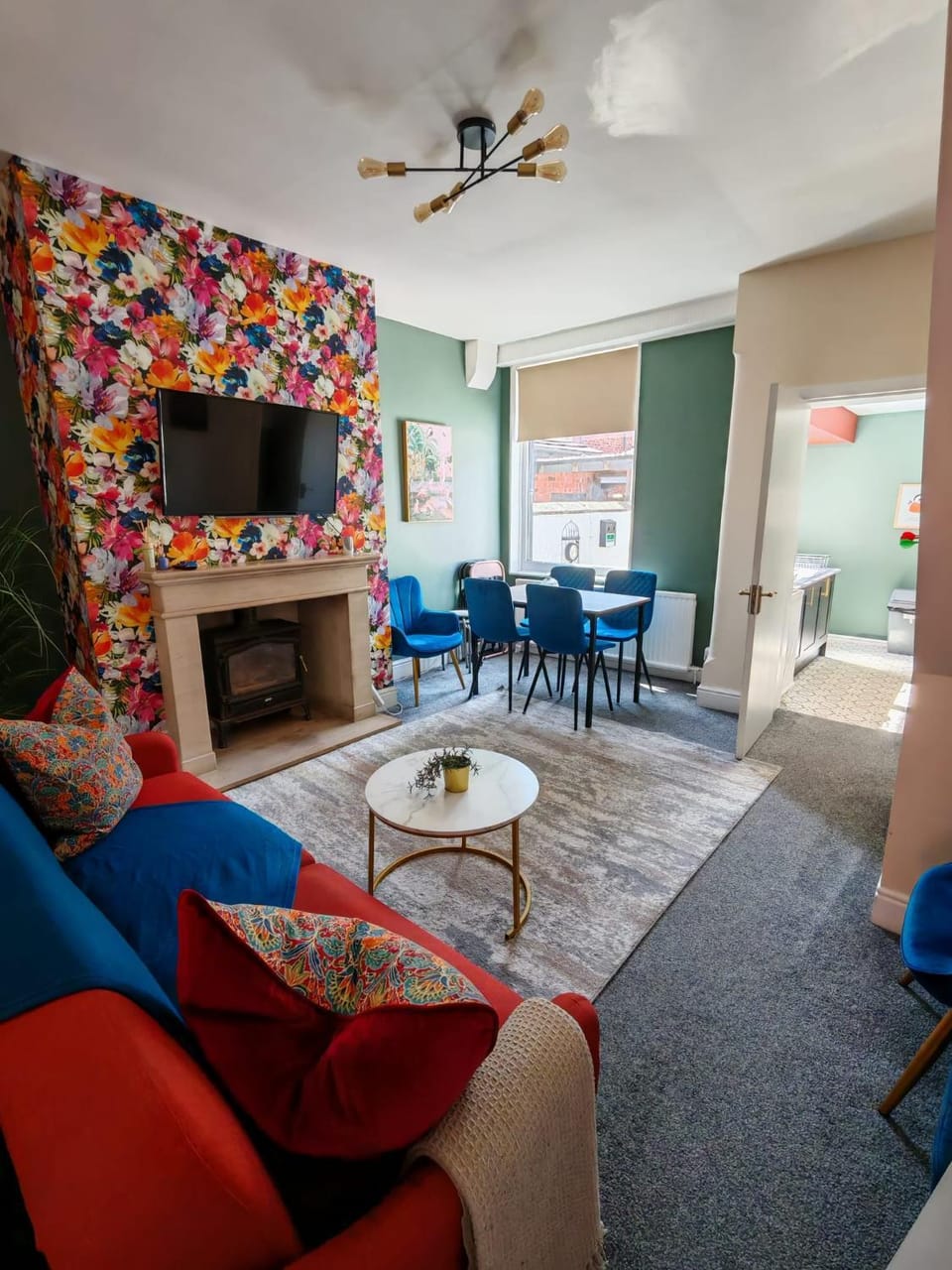 Communal lounge/ TV room, TV and multimedia, Living room, Seating area, Dining area, Evening entertainment, fireplace