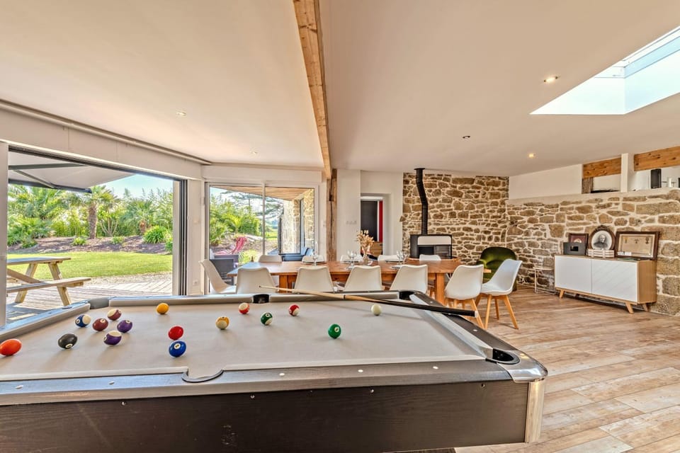 Billiard, Game Room