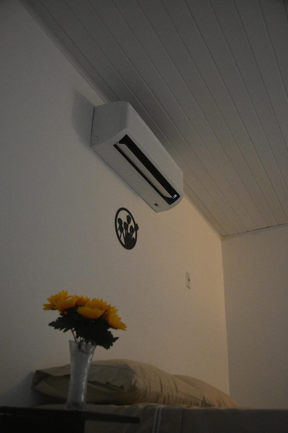 Bed, air conditioner