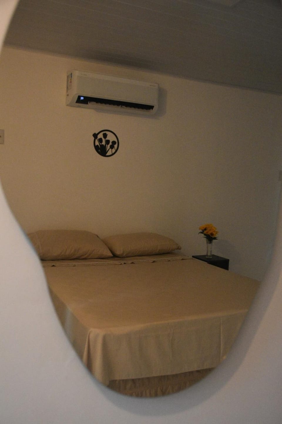 Bed, Photo of the whole room, Bedroom, air conditioner