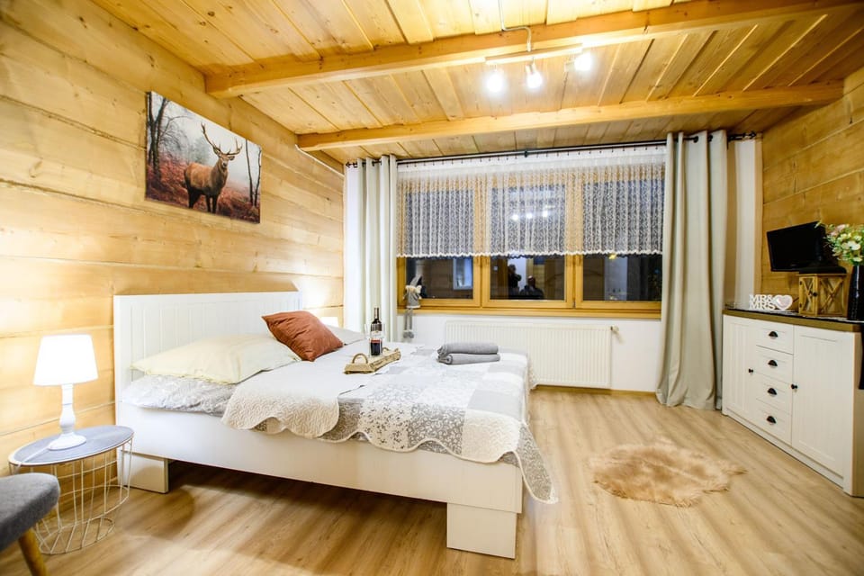 Bed, TV and multimedia, Photo of the whole room, Bedroom, towels, wardrobe