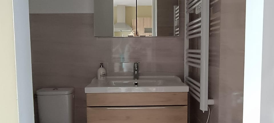 Gite pour deux avec bassin relaxant sans vis a vis House in Graveson