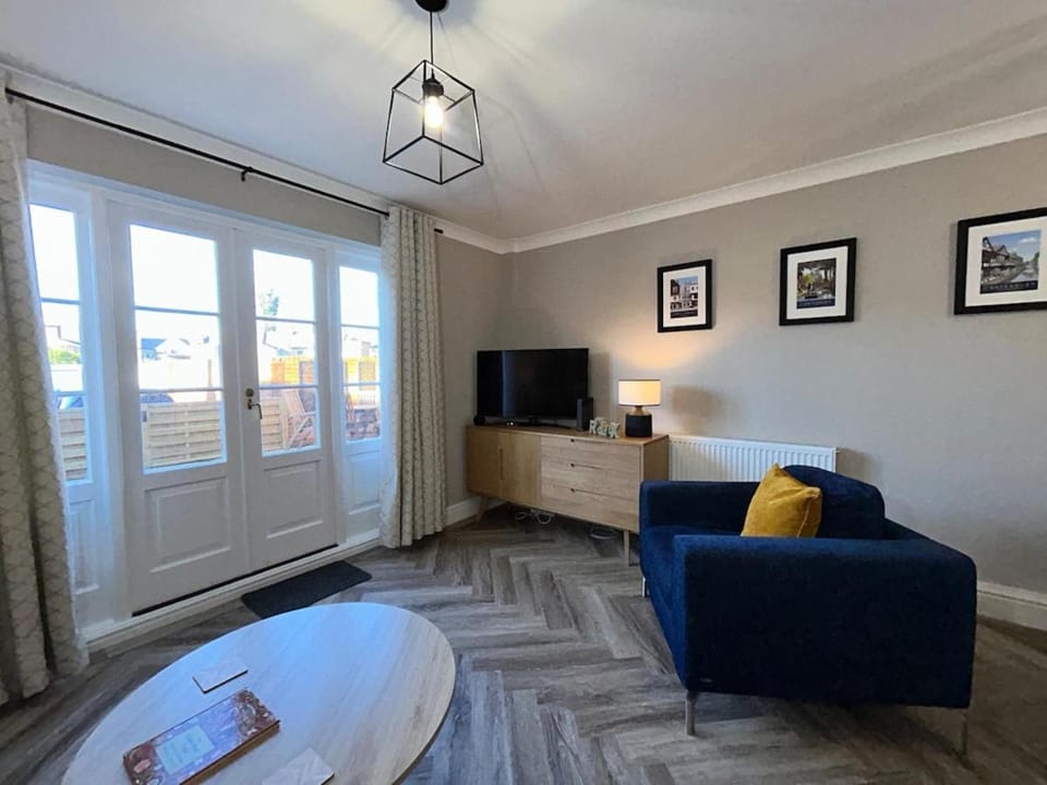 TV and multimedia, Seating area, Evening entertainment