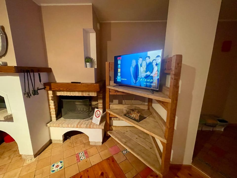Communal lounge/ TV room, TV and multimedia