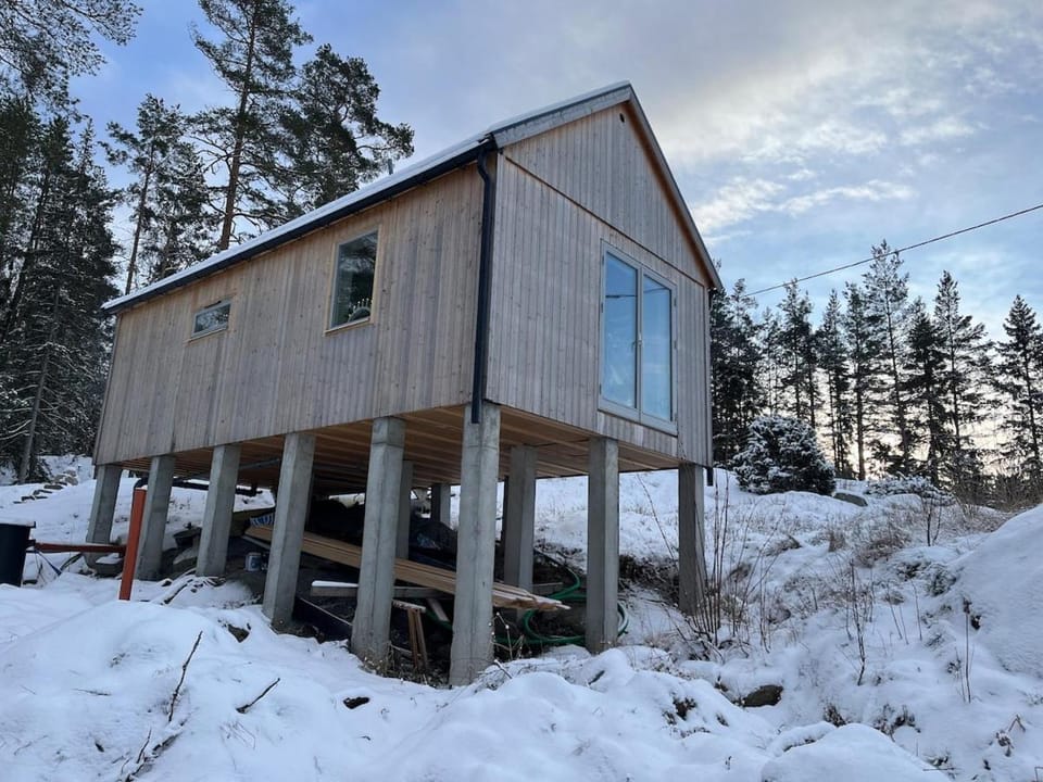 Guest house and sauna with lake view House in Stockholm County