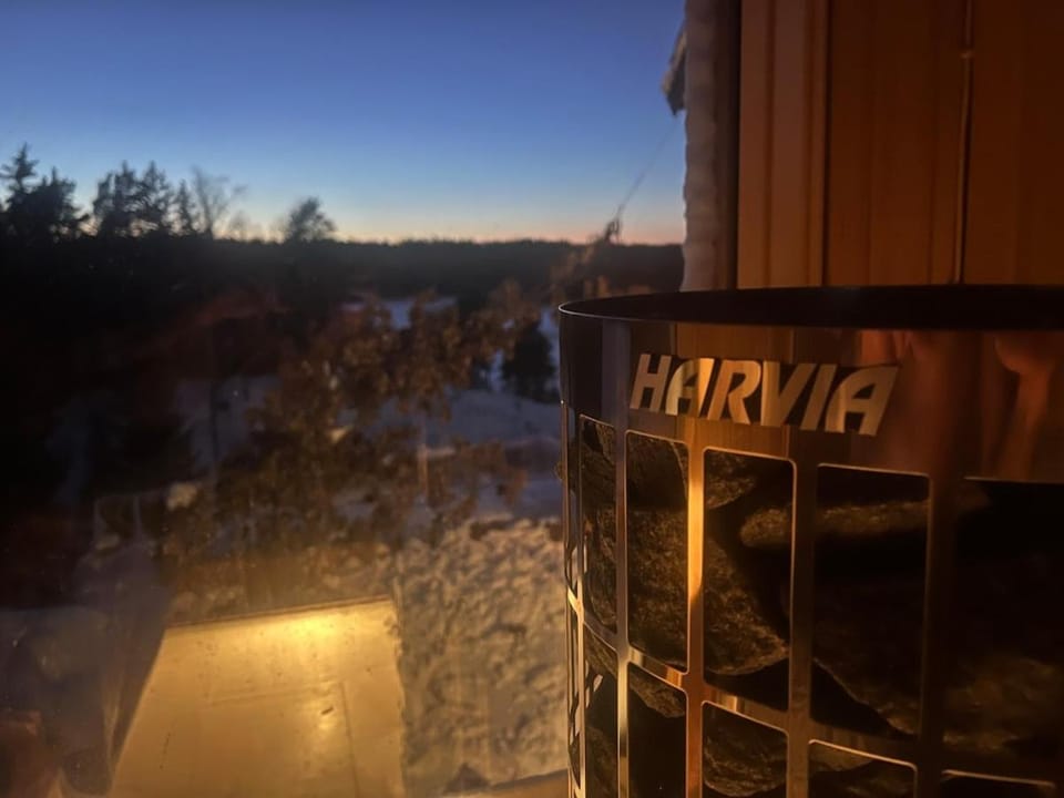 Guest house and sauna with lake view House in Stockholm County