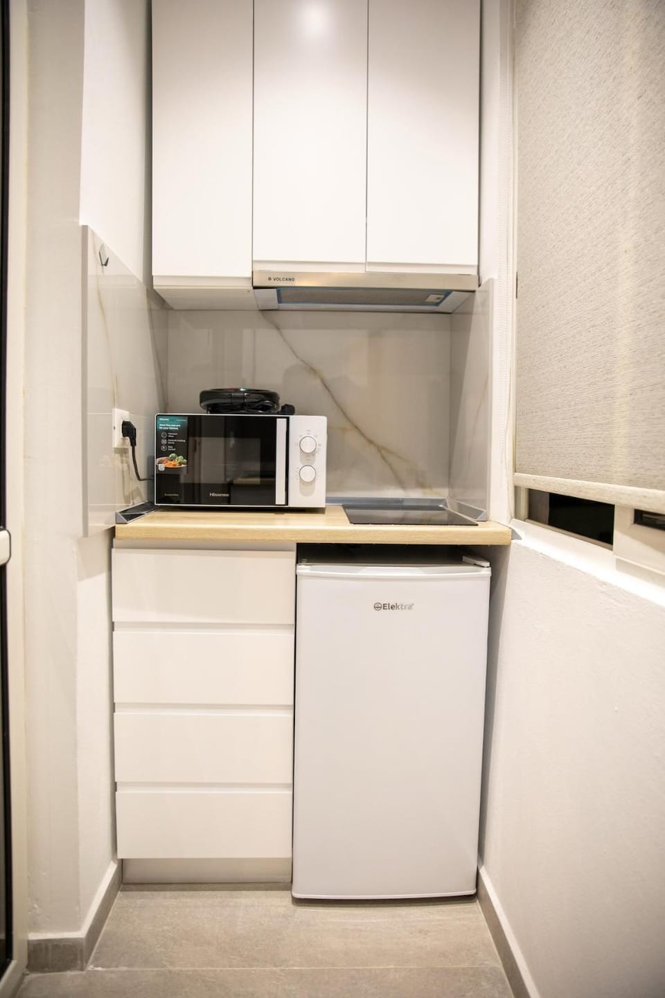 Coffee/tea facilities, Kitchen or kitchenette, oven, stove, toaster