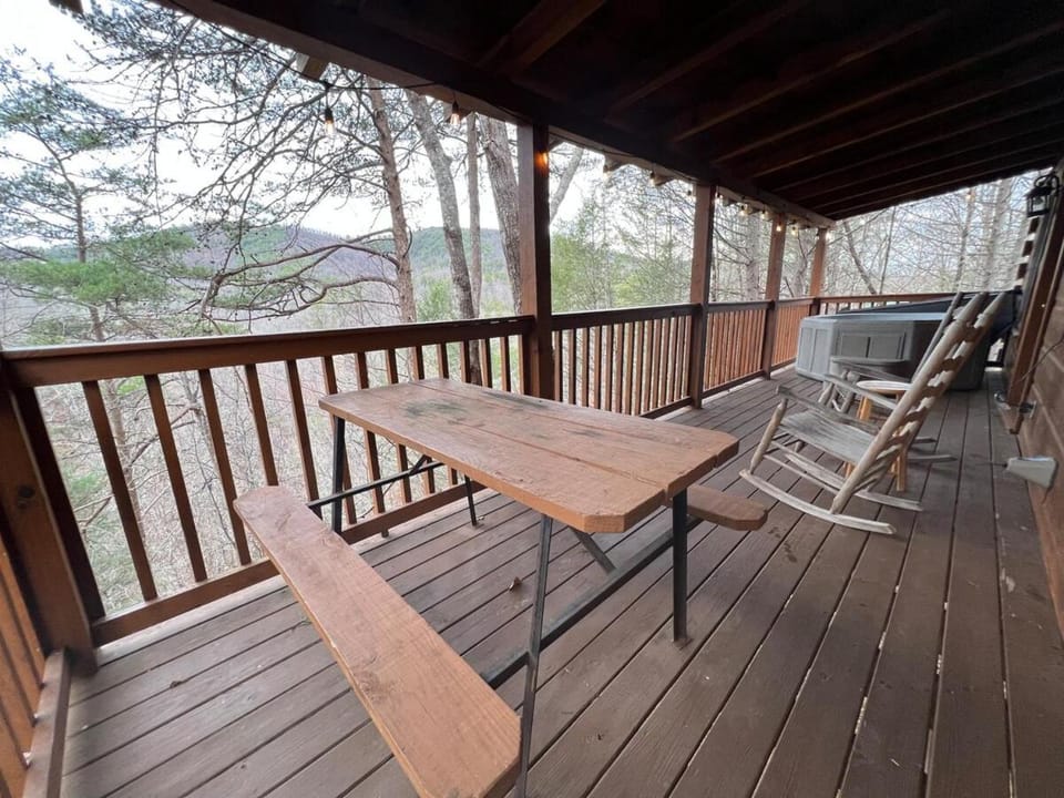 Great Cabin with a View close to Dollywood! Cabin in Sevier County