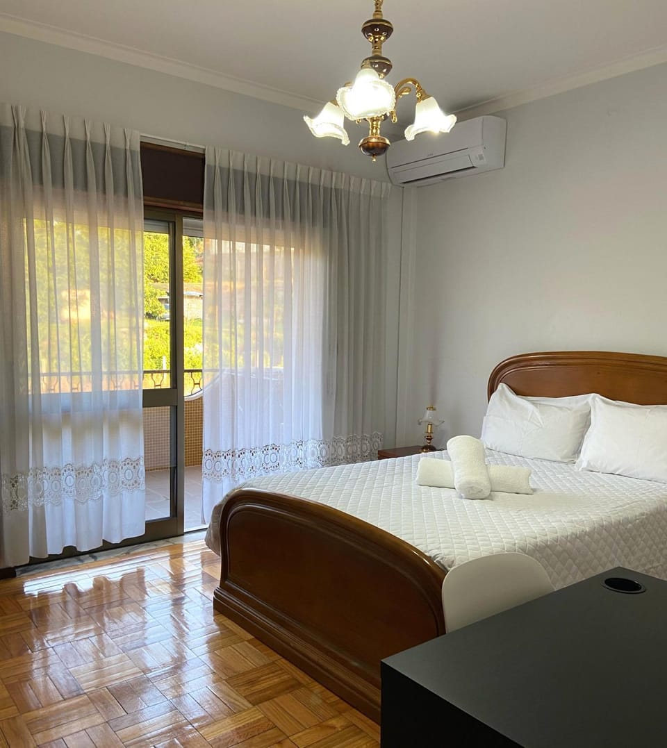 Bed, Bedroom, air conditioner