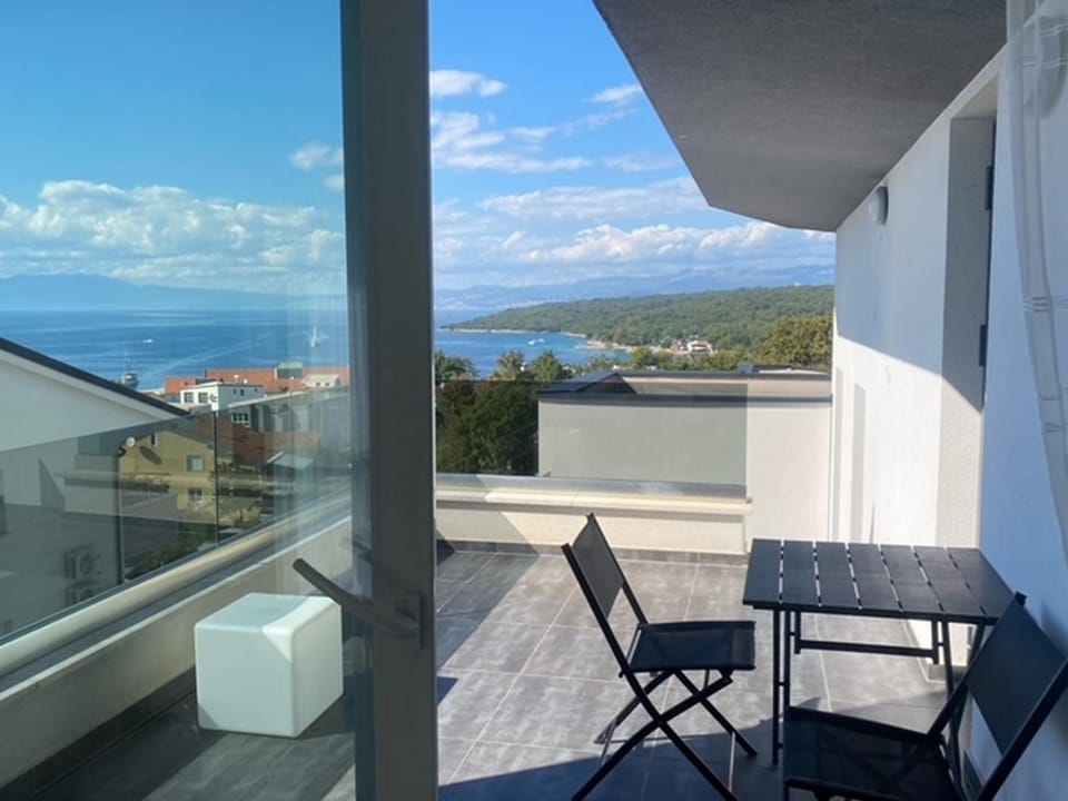 Apartman Crystal Sea View 4-6 pax Apartment in Primorje-Gorski Kotar County