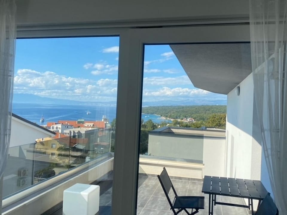 Apartman Crystal Sea View 4-6 pax Apartment in Primorje-Gorski Kotar County
