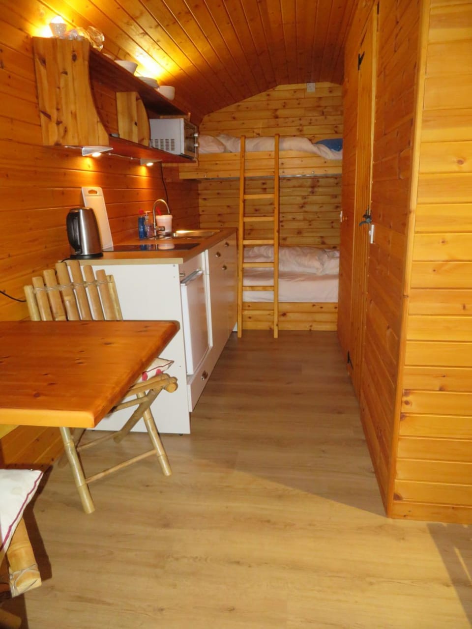 Kitchen or kitchenette, Living room, Seating area, Dining area, Bedroom