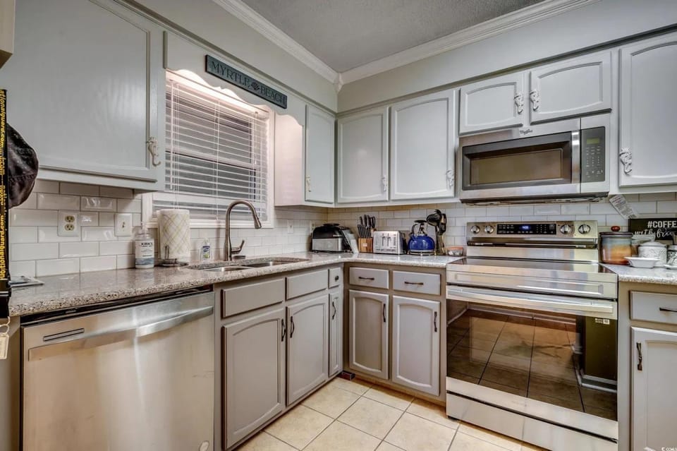2 Bedroom Condo - Just Blocks from the Beach! Dunes Crest A-2 House in Atlantic Beach