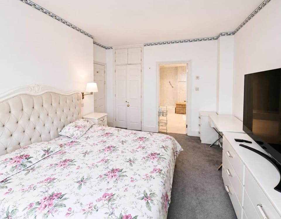 Chelsea Harbour View Apartment Vacation rental in London