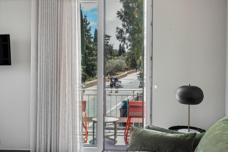 Communal lounge/ TV room, Day, TV and multimedia, View (from property/room), Balcony/Terrace, Living room, Seating area, Evening entertainment