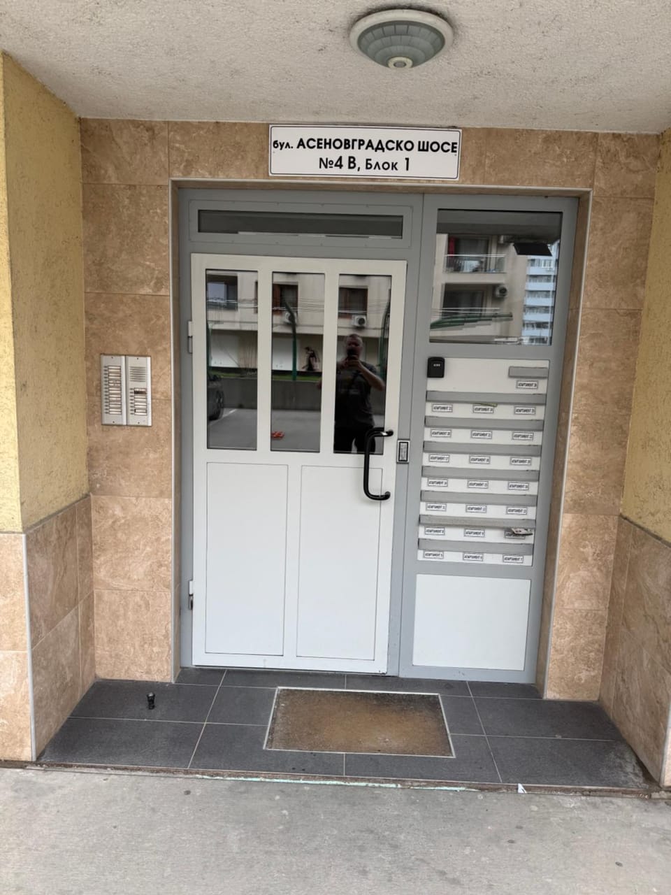 Facade/entrance