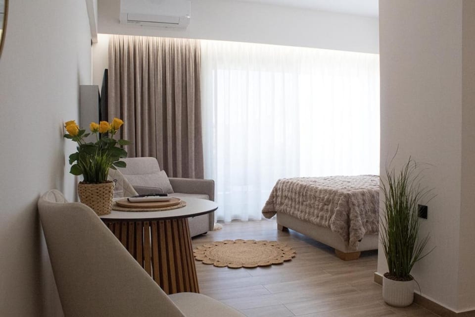 Rafina's PARADISE VIEW!!Walking access to the Port!!! Amazing Seaview!!!Steps from the Beach, 2 min walk!!WIFI 300Mbps! The Lux Seaside Retreat! Apartment in East Attica Regional Unit, Greece