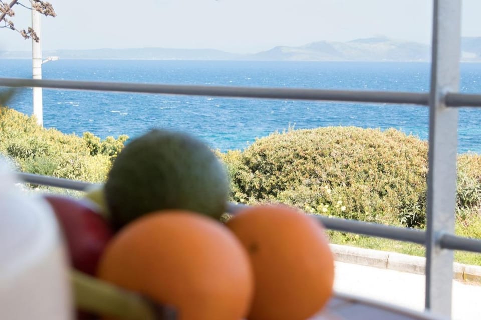 Rafina's PARADISE VIEW!!Walking access to the Port!!! Amazing Seaview!!!Steps from the Beach, 2 min walk!!WIFI 300Mbps! The Lux Seaside Retreat! Apartment in East Attica Regional Unit, Greece