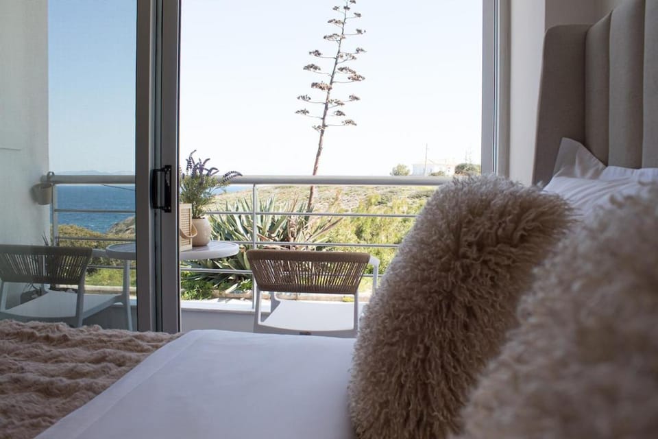 Rafina's PARADISE VIEW!!Walking access to the Port!!! Amazing Seaview!!!Steps from the Beach, 2 min walk!!WIFI 300Mbps! The Lux Seaside Retreat! Apartment in East Attica Regional Unit, Greece