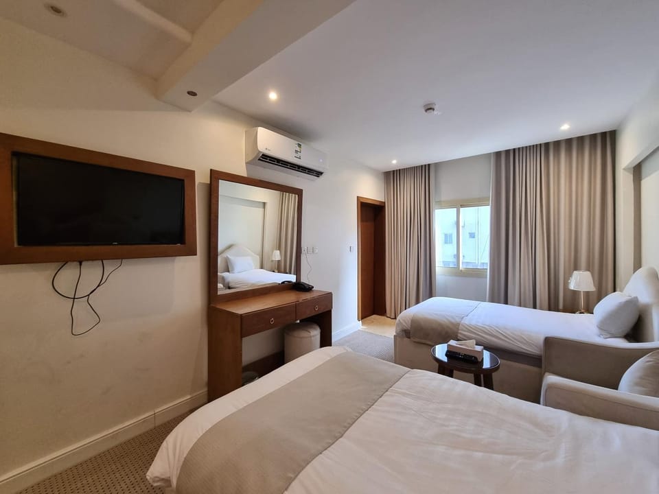 Bed, TV and multimedia, Photo of the whole room, Bedroom, hair dresser