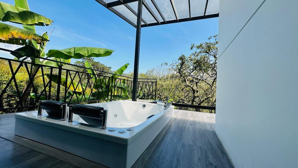 Hot Tub, Bathroom