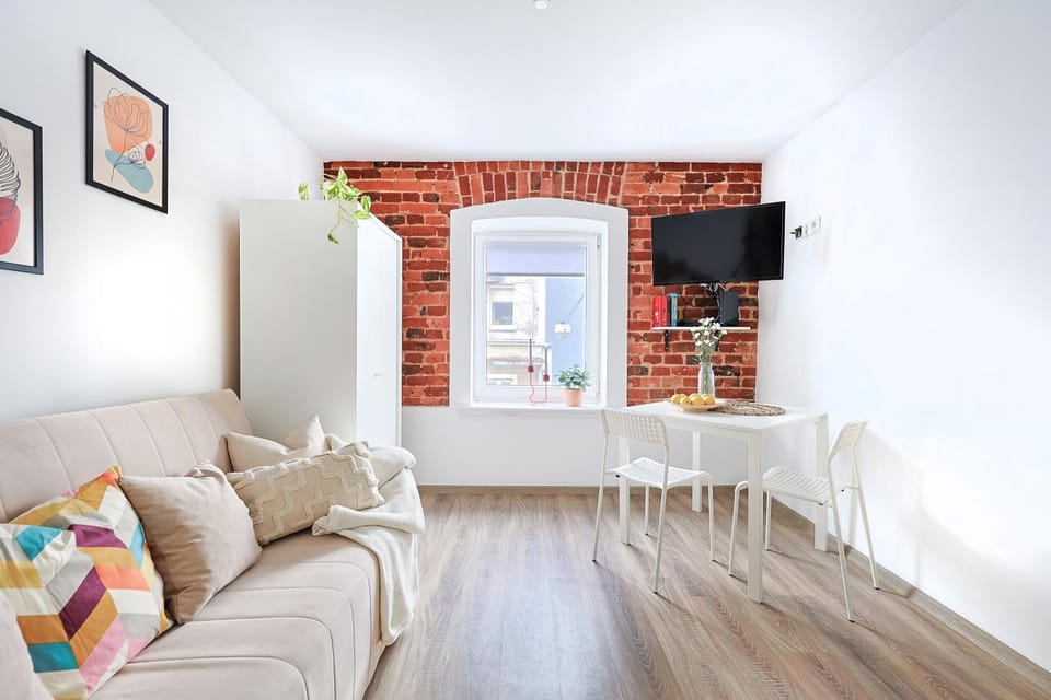 TV and multimedia, Living room, Seating area, Evening entertainment