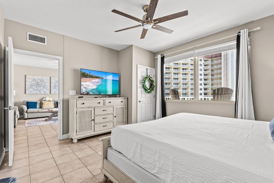 Spacious 2-Bedroom Condo Beachfront Resort! By Dolce Vita Getaways PCB! Apartment in Panama City Beach