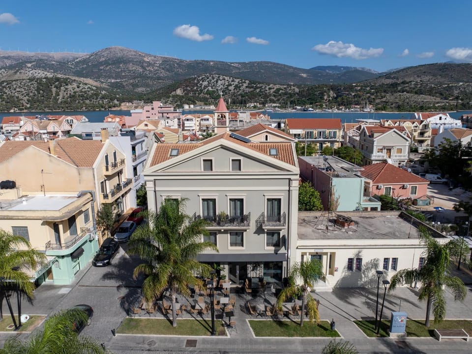 Property building, Nearby landmark, Spring, Day, Neighbourhood, Natural landscape, Bird's eye view, City view, Mountain view, Street view, Location
