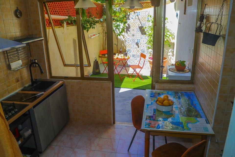 Living room, Dining area, Inner courtyard view, pet friendly, stove