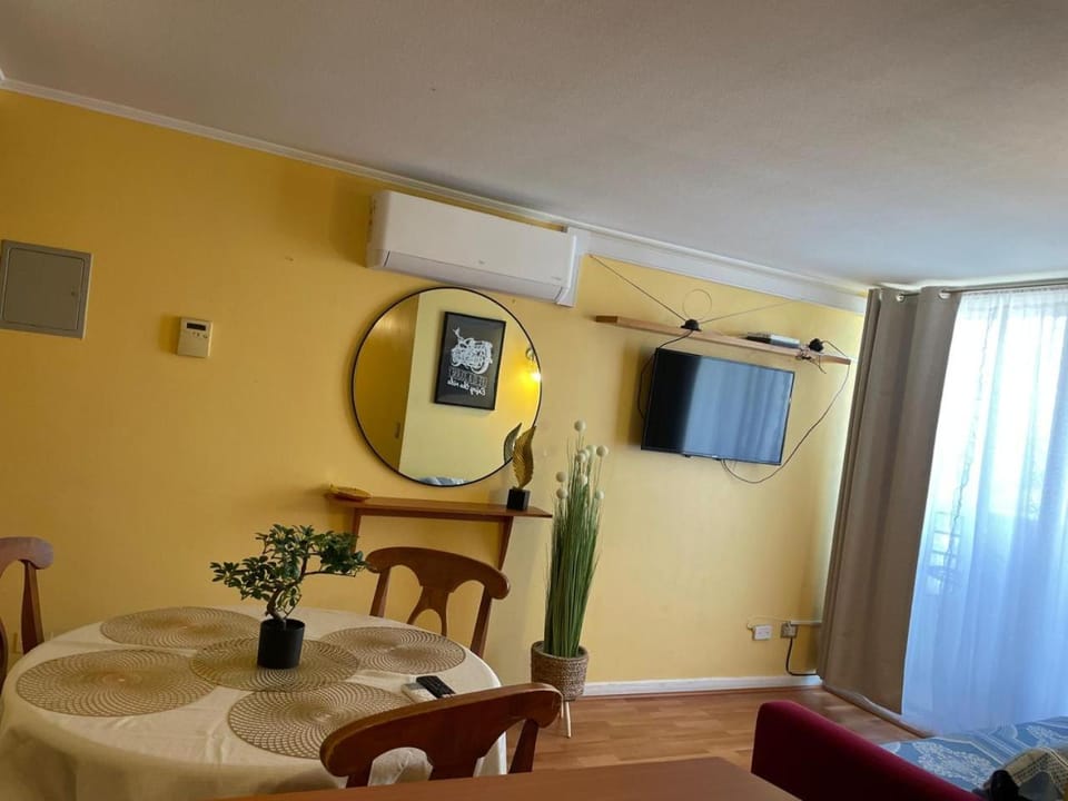 Communal lounge/ TV room, Living room, Dining area, air conditioner